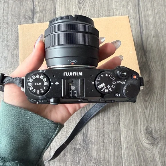 Fujifilm X-M5 Camera like new condition with camera case - Picture 5 of 9